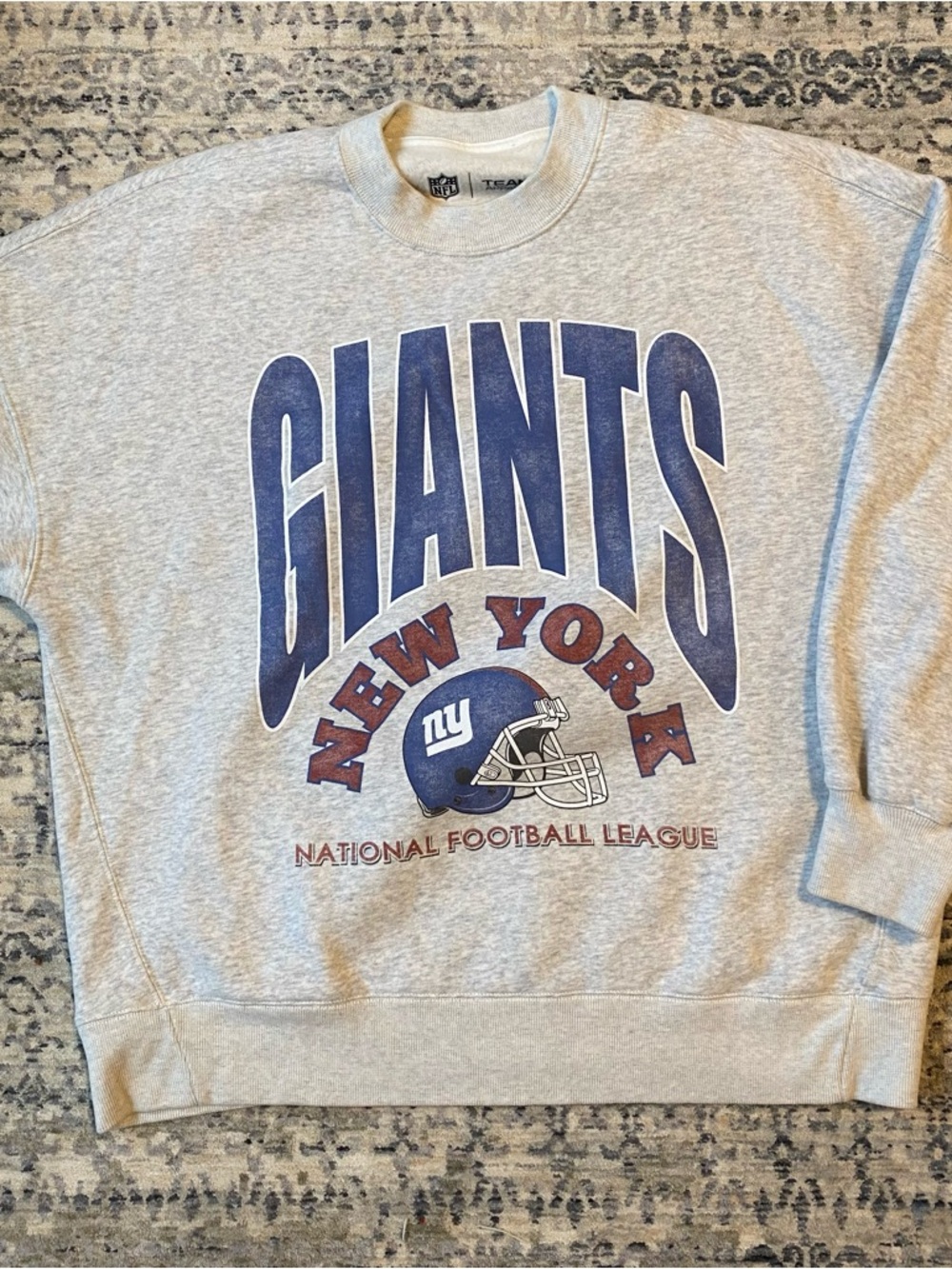 Team Apparel Gray New York Giants Logo Crewneck Sweatshirt